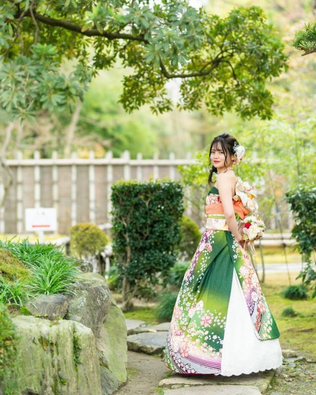 オリエンタル和装®︎
・
『ゆりプロデュース撮影会』
・
成人式前撮り 後撮りに
振袖姿👘とオリエンタル和装姿👗を ロケーション撮影📷
・
京都府八幡市 松花堂庭園にて
・
※写真の無断転載は ご遠慮下さい！
・
「ザ・オリエンタル和装®︎」
・
振袖👘を 裁断縫製は一切行わず 着付師の技術のみで 10分で ドレス👗姿へと変身させます。
登録商標登録第41種 第5448938号
愛知県弥富市の村井昭子代表によって 考案されました。
・
一般着付け着物の投稿は
@yuri_ueda_ 
・
#オリエンタル和装
#オリエンタル和装大阪代理店 
#オリエンタル和装関西代理店
#ゆりプロデュース撮影会 
#松花堂庭園
#和ゆり着物教室
#着付けコンシェルジュ
#振袖ドレス
#着物ドレス
#プレ花嫁
#結婚準備
#結婚式
#披露宴
#ブライダル
#お色直し
#振袖
#ママ振袖
#花嫁衣装
#成人式
#成人式前撮り
#結婚式前撮り
#ウェディングフォト 
#ロケーション撮影
#枚方着物
#枚方着付け教室
#着付け講師
#一級着付け技能士
#ドレス#kimono  #orientalwasou