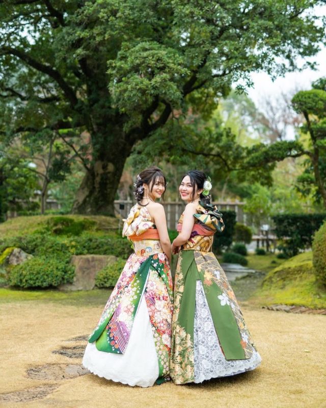 オリエンタル和装®︎
・
『ゆりプロデュース撮影会』
・
成人式前撮り 後撮りに
振袖姿👘とオリエンタル和装姿👗を ロケーション撮影📷
・
京都府八幡市 松花堂庭園にて
・
仲良しお友達同士
ずっとニコニコ笑顔🤗
可愛い〜💕
・
※写真の無断転載は ご遠慮下さい！
・
「ザ・オリエンタル和装®︎」
・
振袖👘を 裁断縫製は一切行わず 着付師の技術のみで 10分で ドレス👗姿へと変身させます。
登録商標登録第41種 第5448938号
愛知県弥富市の村井昭子代表によって 考案されました。
・
一般着付け着物の投稿は
@yuri_ueda_ 
・
#オリエンタル和装
#オリエンタル和装大阪代理店 
#オリエンタル和装関西代理店
#ゆりプロデュース撮影会 
#松花堂庭園
#和ゆり着物教室
#着付けコンシェルジュ
#振袖ドレス
#着物ドレス
#プレ花嫁
#結婚準備
#結婚式
#披露宴
#ブライダル
#お色直し
#振袖
#ママ振袖
#花嫁衣装
#成人式
#成人式前撮り
#結婚式前撮り
#ウェディングフォト 
#ロケーション撮影
#枚方着物
#枚方着付け教室
#着付け講師
#一級着付け技能士
#ドレス#kimono  #orientalwasou