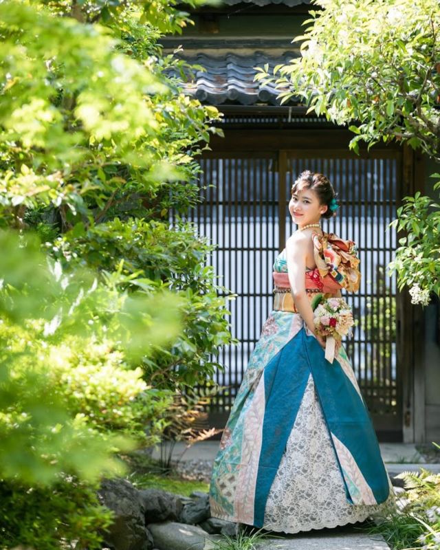 オリエンタル和装
・
『ゆりプロデュース撮影会』
・
成人式前撮り 後撮りに
振袖姿👘とオリエンタル和装姿👗を ロケーション撮影📷
・
大阪府枚方市 枚方公園前
「ひらかた京町家」
@hirakatakyomachiya にて

※写真の無断転載は ご遠慮下さい！
・
「ザ・オリエンタル和装®︎」
・
振袖👘を 裁断縫製は一切行わず 着付師の技術のみで 10分で ドレス👗姿へと変身させます。
登録商標登録第41種 第5448938号
愛知県弥富市の村井昭子代表によって 考案されました。
・
一般着付け着物の投稿は
@yuri_ueda_ 
・
#オリエンタル和装
#オリエンタル和装大阪代理店 
#オリエンタル和装関西代理店
#ゆりプロデュース撮影会 
#ひらかた京町家
#和ゆり着物教室
#着付けコンシェルジュ
#振袖ドレス
#着物ドレス
#プレ花嫁
#結婚準備
#結婚式
#披露宴
#ブライダル
#お色直し
#振袖
#ママ振袖
#花嫁衣装
#成人式
#成人式前撮り
#結婚式前撮り
#ウェディングフォト 
#ロケーション撮影
#枚方着物
#枚方着付け教室
#一級着付け技能士
#枚方 
#ドレス#kimono  #orientalwasou
