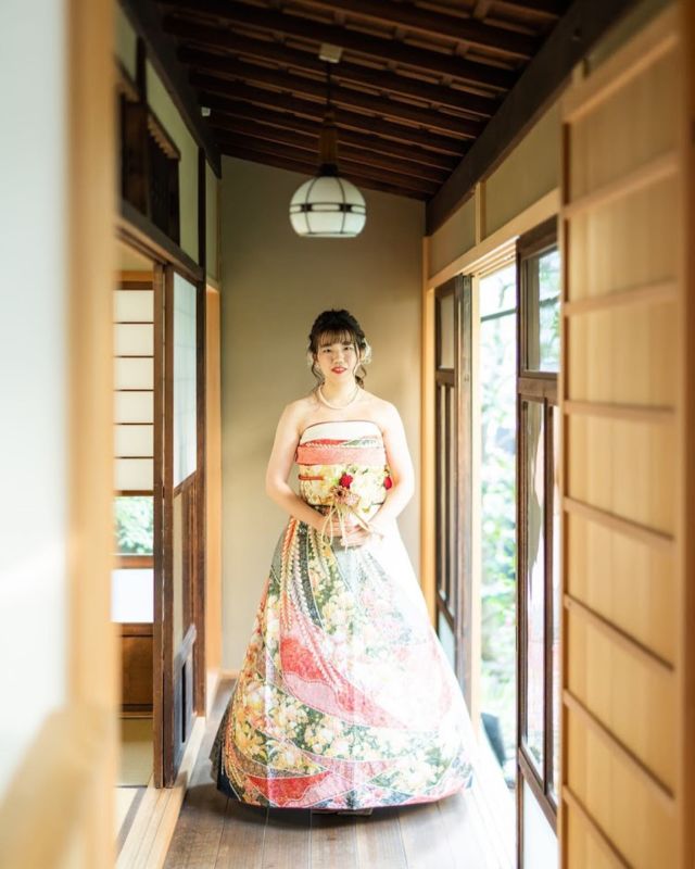 オリエンタル和装®︎ 
・
『ゆりプロデュース撮影会』
・
成人式前撮り 後撮りに
振袖姿👘とオリエンタル和装姿👗を ロケーション撮影📷
・
大阪府枚方市 枚方公園駅前
「ひらかた京町家」
@hirakatakyomachiya 
を あなたのためだけに 一日貸し切り❗️
・
お問い合わせは お気軽に😊
プロフィール欄 ＊ホームページより＊
・
アメブロ・和 ゆり着付け教室
https://ameblo.jp/lily-ue/
・
一般着付け着物の投稿は
@yuri_ueda_ 

※写真の無断転載は ご遠慮下さい！
・
「ザ・オリエンタル和装®︎」
・
振袖👘を 裁断縫製は一切行わず 着付師の技術のみで 10分で ドレス👗姿へと変身させます。
登録商標登録第41種 第5448938号
愛知県弥富市の村井昭子代表によって 考案されました。
・
・
#オリエンタル和装
#オリエンタル和装大阪代理店 
#オリエンタル和装関西代理店
#ゆりプロデュース撮影会 
#ひらかた京町家
#和ゆり着物教室
#着付けコンシェルジュ
#振袖ドレス
#着物ドレス
#着物 
#プレ花嫁
#結婚準備
#結婚式
#披露宴
#ブライダル
#お色直し
#振袖
#ママ振袖
#花嫁衣装
#成人式
#成人式準備相談
#成人式前撮り
#結婚式前撮り
#ウェディングフォト 
#ロケーション撮影
#枚方着物
#枚方着付け教室
#枚方
#枚方市 
#一級着付け技能士