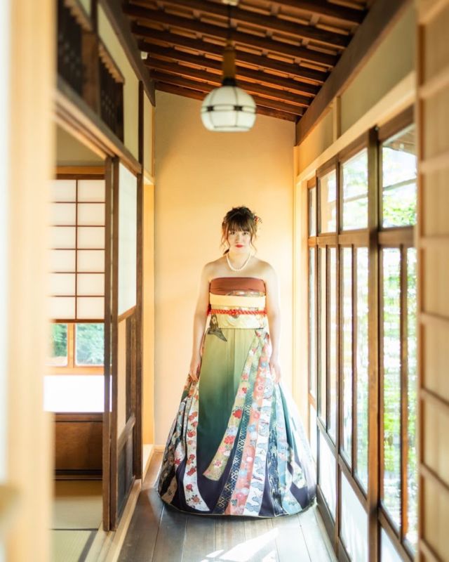 オリエンタル和装®︎ 
・
『ゆりプロデュース撮影会』
・
成人式前撮り 後撮りに
振袖姿👘とオリエンタル和装姿👗を ロケーション撮影📷
・
大阪府枚方市 枚方公園駅前
「ひらかた京町家」
@hirakatakyomachiya 
を あなたのためだけに 一日貸し切り❗️
・
お問い合わせは お気軽に😊
プロフィール欄 ＊ホームページより＊
・
アメブロ・和 ゆり着付け教室
https://ameblo.jp/lily-ue/
・
一般着付け着物の投稿は
@yuri_ueda_ 

※写真の無断転載は ご遠慮下さい！
・
「ザ・オリエンタル和装®︎」
・
振袖👘を 裁断縫製は一切行わず 着付師の技術のみで 10分で ドレス👗姿へと変身させます。
登録商標登録第41種 第5448938号
愛知県弥富市の＠muraibegin村井昭子代表によって 考案されました。
・
・
#オリエンタル和装
#オリエンタル和装大阪代理店 
#オリエンタル和装関西代理店
#ゆりプロデュース撮影会 
#ひらかた京町家
#和ゆり着物教室
#着付けコンシェルジュ
#振袖ドレス
#着物ドレス
#着物 
#プレ花嫁
#結婚準備
#結婚式
#披露宴
#ブライダル
#お色直し
#振袖
#ママ振袖
#花嫁衣装
#成人式
#成人式準備相談
#成人式前撮り
#結婚式前撮り
#ウェディングフォト 
#ロケーション撮影
#枚方着物
#枚方着付け教室
#枚方
#枚方市 
#一級着付け技能士